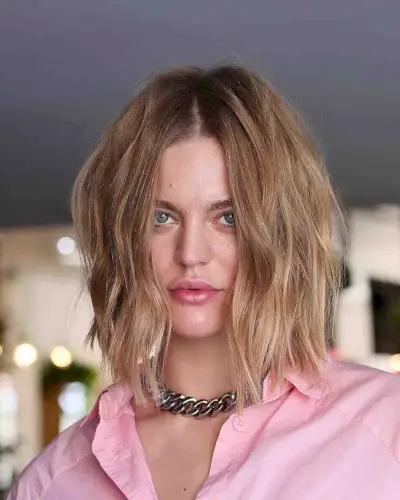 light brown middle-parted lob