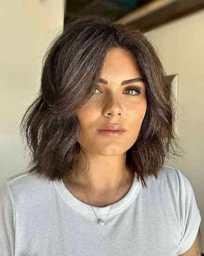 Tousled Lob with No Bangs and layers for ladies with oval faces