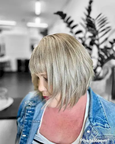 Choppy Layered Bob with Blonde Foils for Thick Hair