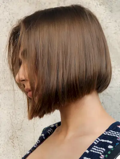 Low-Maintenance Brunette Blunt Bob with Front Wispy Layers