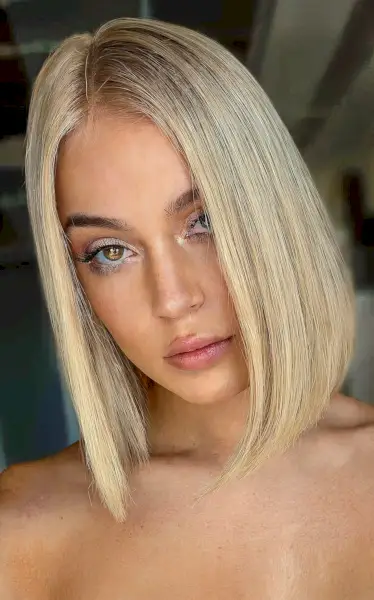 Neck-Length Blunt Cut Bob with Vanilla Babylights