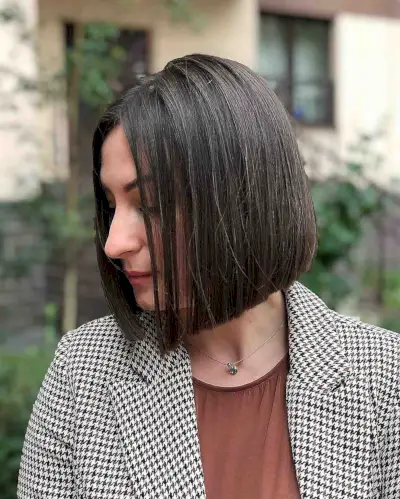 sleek blunt bob for dark brown hair