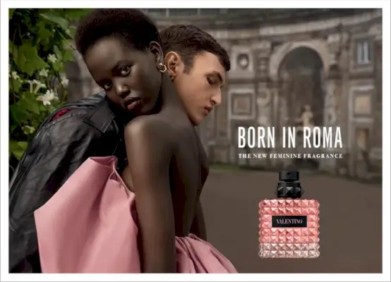 Die Models Adut Akech und Anwar Hadid spielen die Hauptrollen in der Duftkampagne „Born in Roma“ von Valentino.