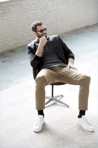 Uma visão bacana, Kevin Love arrasa nos tons e nas últimas modas da Banana Republic.