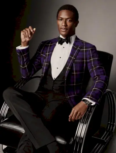 Ralph Lauren Purple Label oferă o alegere elegantă de îmbrăcăminte de seară cu jacheta de costum din cașmir în carouri.