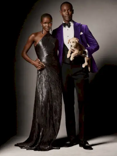 Charles Oduro se îmbracă într-o jachetă mov de catifea de la Ralph Lauren Purple Label.