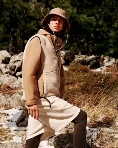 Modellen Leon Dame omfamnar robust men ändå sofistikerad stil i en look från Loro Piana