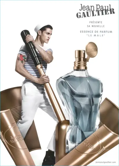 Chris Bunn estrela a campanha de fragrâncias Le Male Essence de Parfum de Jean Paul Gaultier