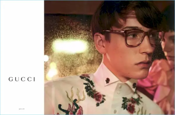 Nick Fortna zaujímá zadní sedadlo kampaně Gucci Eyewear pro jarní kampaň '17