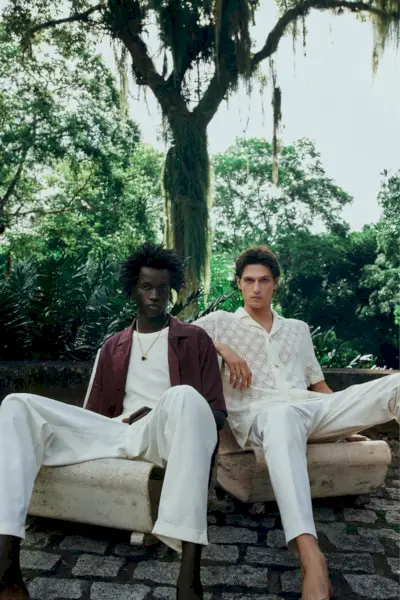 H&M מגייסת את זכריה דאו ואדוארדו סבסטיאנלי ככוכבי הקמפיין שלה לקיץ 2024.