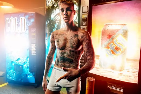 Justin Bieber ! Petit Nas X ! Maluma ! Allongez Zhang ! Campagne Calvin Klein printemps 2020