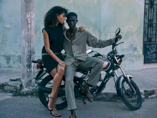 Kampanja Banana Republic Summer 2024 011