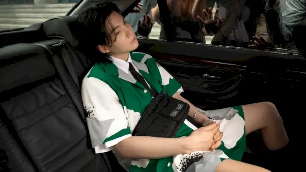 Suga dei BTS si riunisce con Valentino per la pubblicità di The Narratives per la primavera-estate 2024.