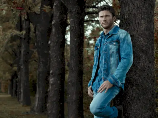 スコット・イーストウッド、コルッチのためにデニムを倍増