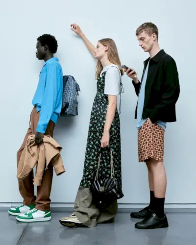 모델 Baye Seye, Saunders 및 Vasko Luyckx가 Sandro에 등장