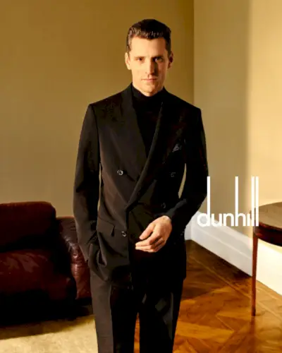 Dvojradový oblek Dunhill, kampaň jar leto 2023, George Barnett