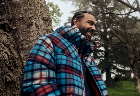 Tommy Hilfigeris „New York Puffer“ pristato naują rudens reklamą