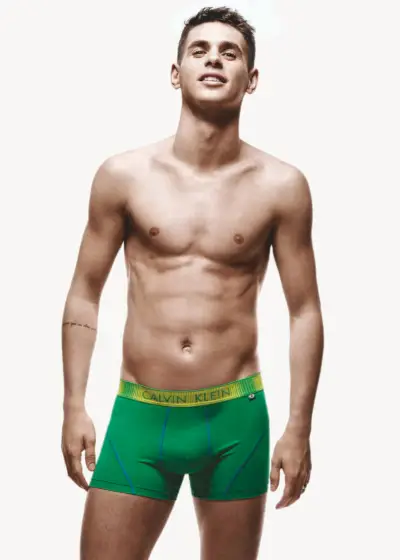 hombres en ropa interior