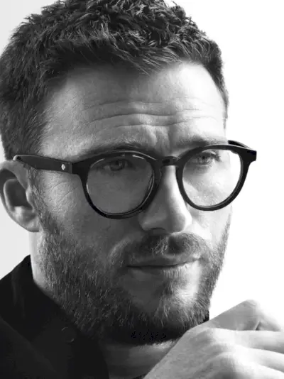 俳優スコット・イーストウッドがジョルジオ・アルマーニをスポーツ