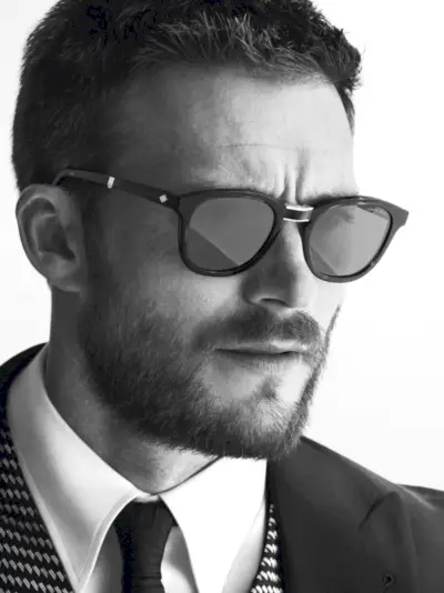 スコット・イーストウッド、ジョルジオ・アルマーニのためにモダンなアイウェアを着用