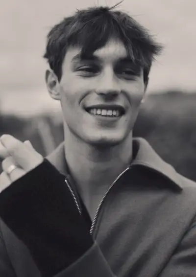 מאחורי הקלעים: הדוגמנית הבריטית קיט באטלר מופיעה ב-H&M