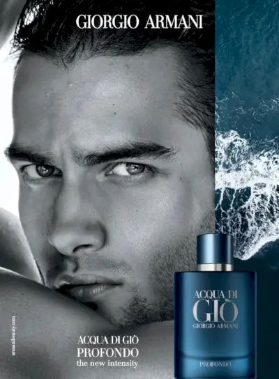 Modelis Aleksandar Rusić pasirodo spausdintoje Giorgio Armani Acqua di Gio Profondo kvepalų reklamoje.