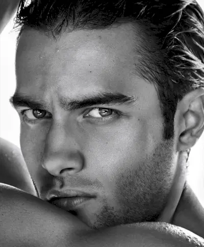 Aleksandar joacă în campania de parfumuri Giorgio Armani Acqua di Gio Profondo