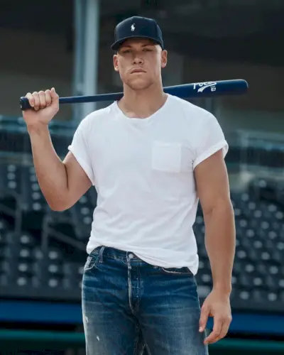 Ralph Lauren contrata a Aaron Judge como el rostro de su fragancia Polo 67.