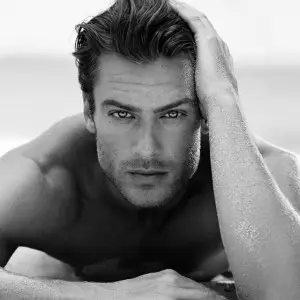 ジェイソン モーガン ジョルジオ アルマーニ モデル画像 001