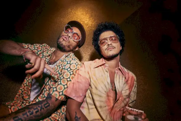 Anderson .Paak slutter sig til Bruno Mars for hans Lacoste Ricky Regal-indsamlingskampagne.