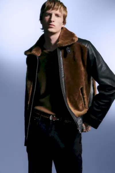 En luksuriøs visjon i en shearling og skinnjakke, Delta van Melle fronter J.Lindeberg