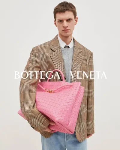 Kris Wardak appare in Bottega Veneta
