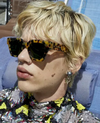 Dolce & Gabbana Eyewear-kampanj för män Hösten 2022 Lazar Dedic-modell