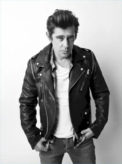 Verners Šreiers pārraida Džeimsu Dīnu foršu Zadiga un Voltēra 18. gada rudens kampaņai