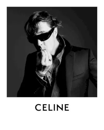 Julian Casablancas zavzame pozo v Celinejevi Black & White kampanji