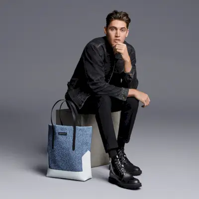 Rockende støvler, Isaac Carew kommer i studiet med Jimmy Choo til forår-sommer 2019.
