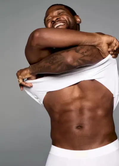 Usher viser frem SKIMS