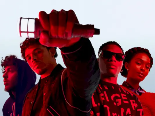 Pass the Mic: Jack Harlow, Wizkid + More vor der Tommy Hilfiger-Kampagne