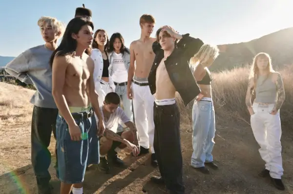 Calvin Klein kampanija 2022 m. pavasaris 006