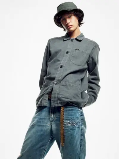 Mathieu Simoneau, který vyznává styl inspirovaný pracovním oblečením, hraje v Lee