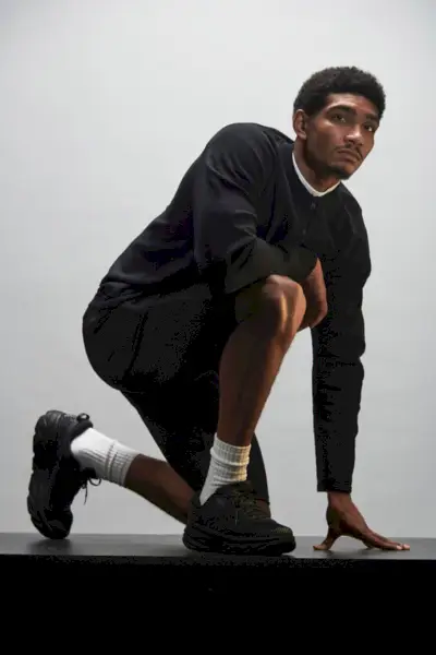 Basketballspilleren Jermaine Samuels Jr. bærer BRADY.