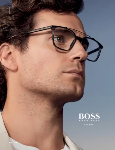 BOSS se znovu schází s Henrym Cavillem ve své kampani na brýle jaro-léto 2019.