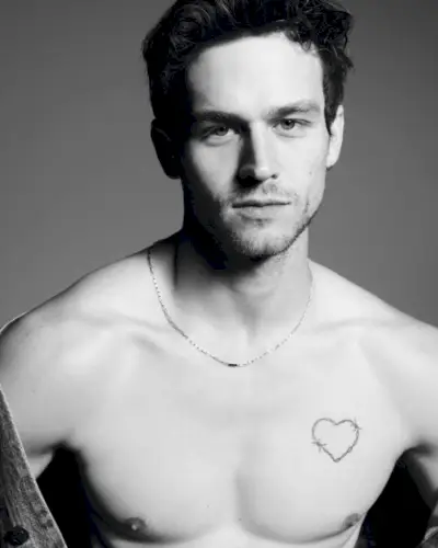 Calvin Klein fait appel à Brandon Flynn comme star de sa campagne Pride 2023.