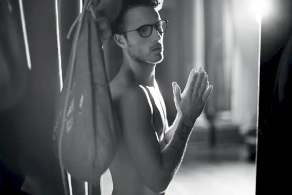 Tancerz Damiano w kampanii Giorgio Armani Frames of Life 2016.