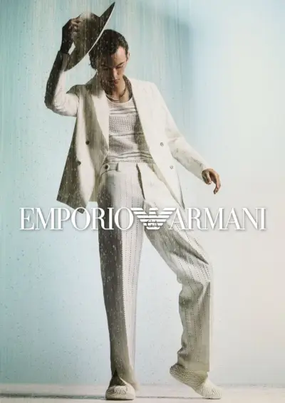 Emporio Armani גברים אביב קיץ 2023 קמפיין סטנלי בארנה לבוש לבן