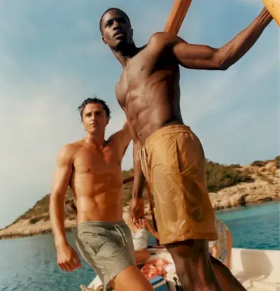 Mukasa Kakonge un Alberto Perazzolo kanāla 70. gadi Mango vasaras kolekcijā