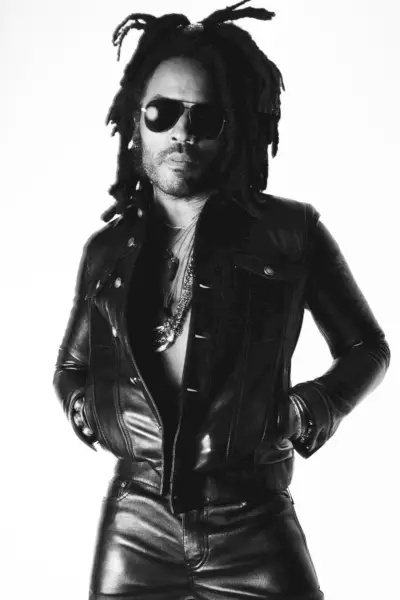 レニー・クラヴィッツ、イヴ・サンローランのレザージャケットアンサンブルで注目を集める