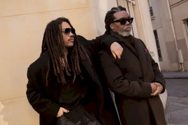 Luka en Clark Sabbat poseren voor DITA