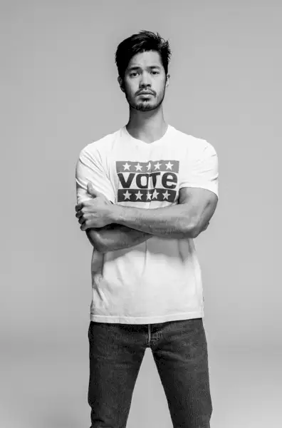 ロス・バトラーがリーヴァイと関係を結ぶ