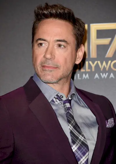 Robert Downey Jr. face o declarație de stil violet în Etro